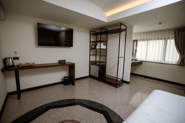 Room 27 of 52