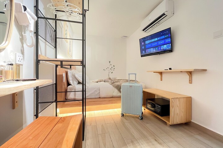 Room 22 of 136