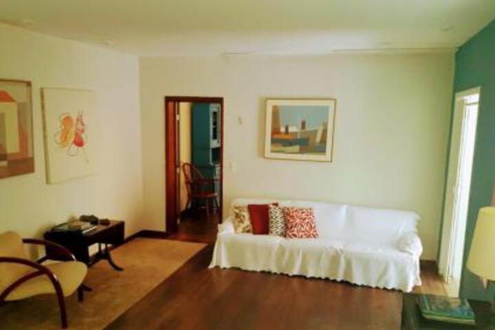Room 2 of 3
