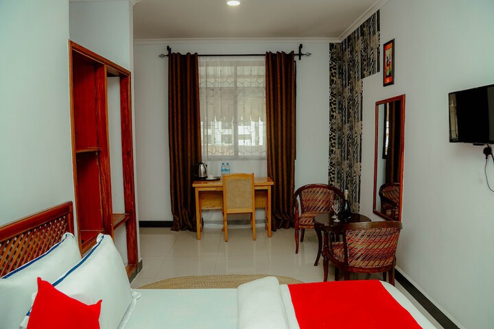 Room 4 of 13