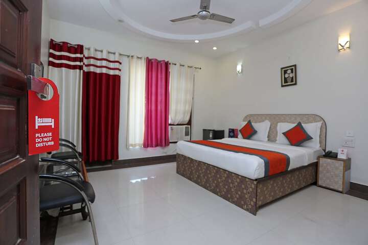 Room 6 of 16