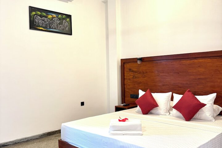 Room 13 of 28