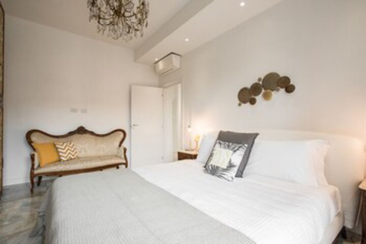 Room 15 of 27