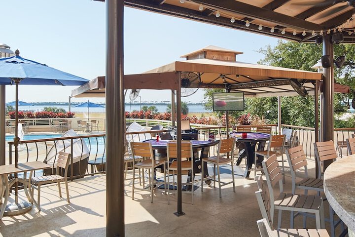 Poolside bar