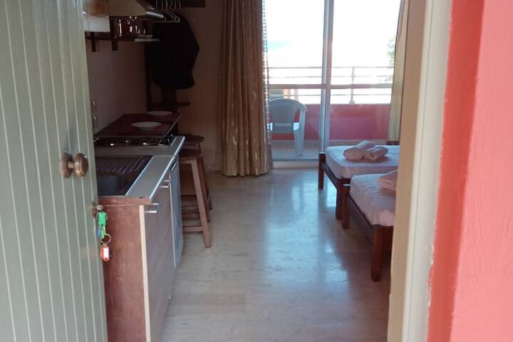 Room 6 of 105