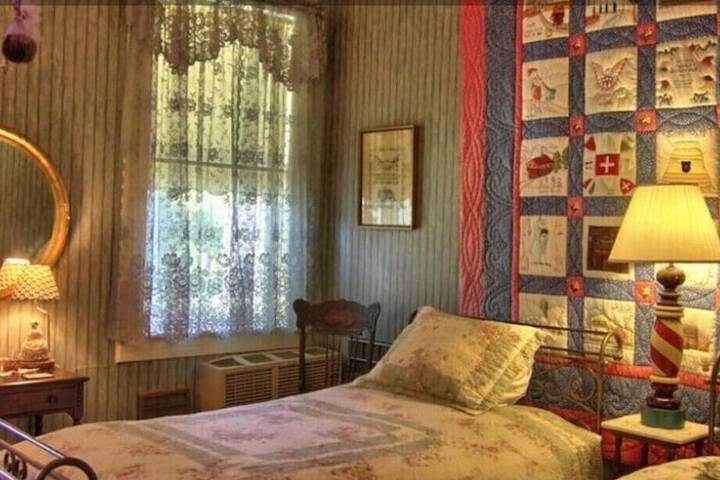 Room 4 of 20