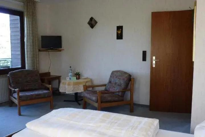 Room 2 of 28