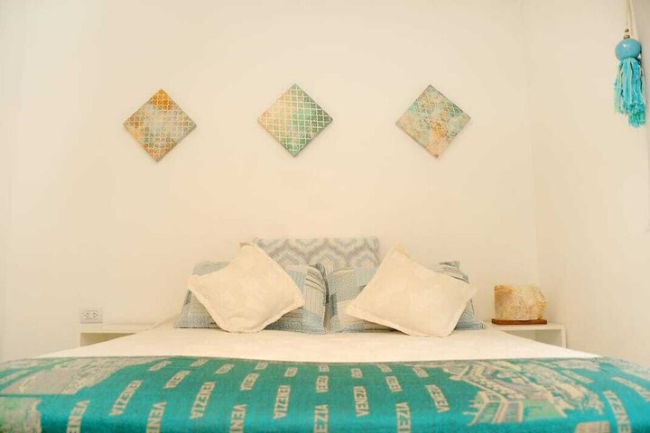 Room 9 of 15
