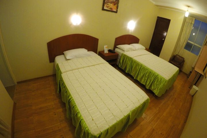 Room 10 of 28