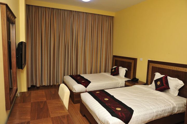 Room 12 of 27