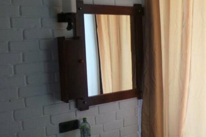 Room 4 of 18