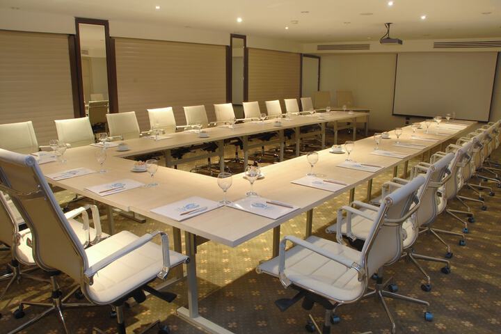 Ballroom/Hall 19 of 23