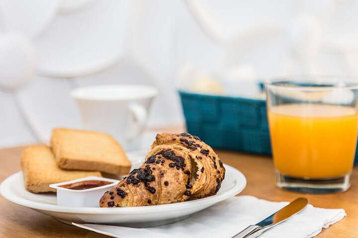 Breakfast/Coffee Service 32 of 45