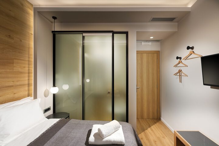 Room 12 of 66