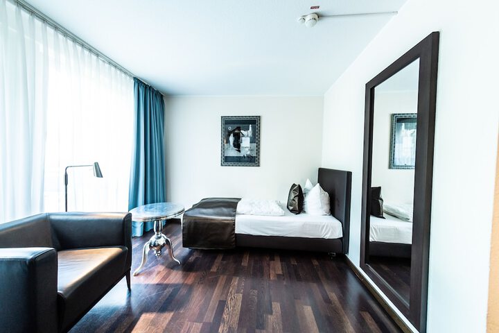 Room 33 of 105