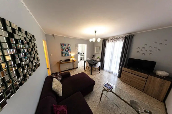 Room 3 of 11