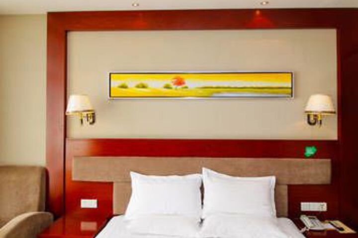 Room 3 of 8