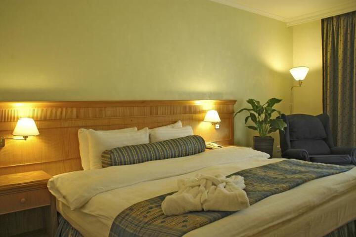 Room 6 of 6