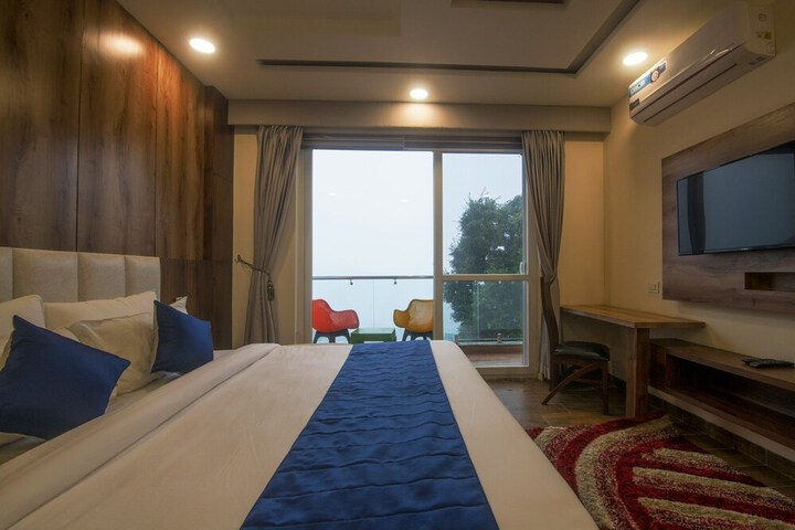 Room 10 of 34