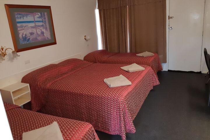 Room 16 of 33