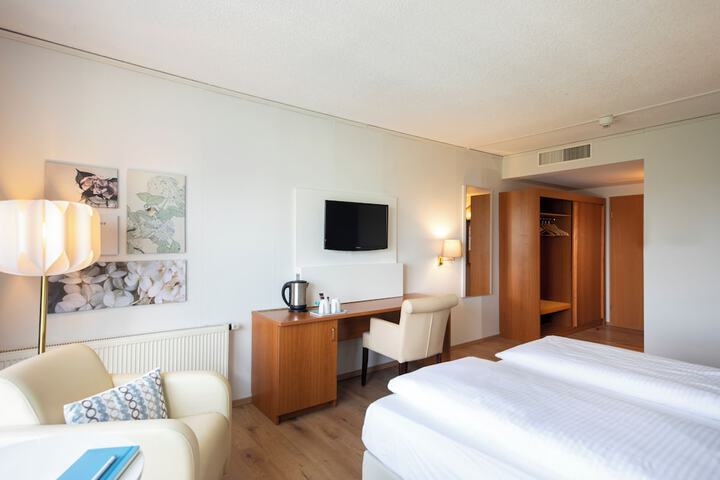 Room 16 of 74