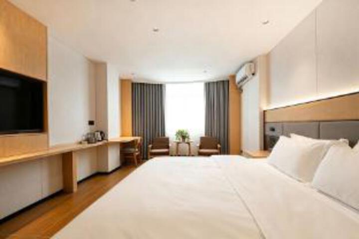 Room 5 of 6