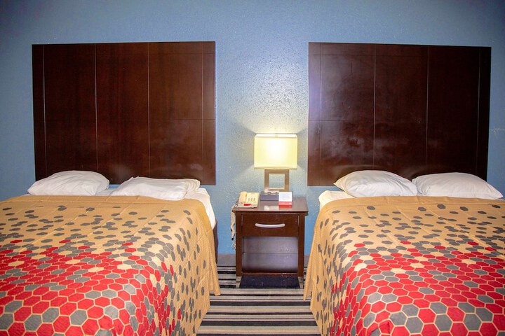 Room 13 of 66