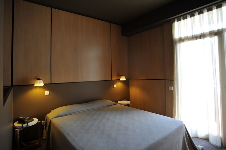 Room 17 of 100
