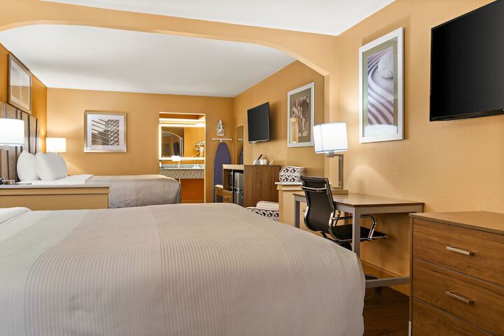 1 King Bed (13 of 30)
