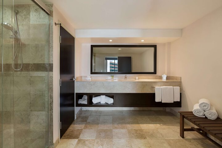 Room 21 of 43