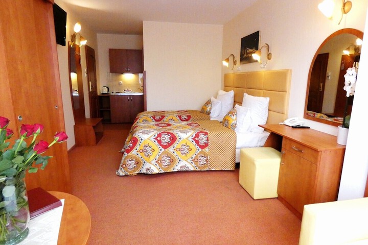 Room 33 of 65