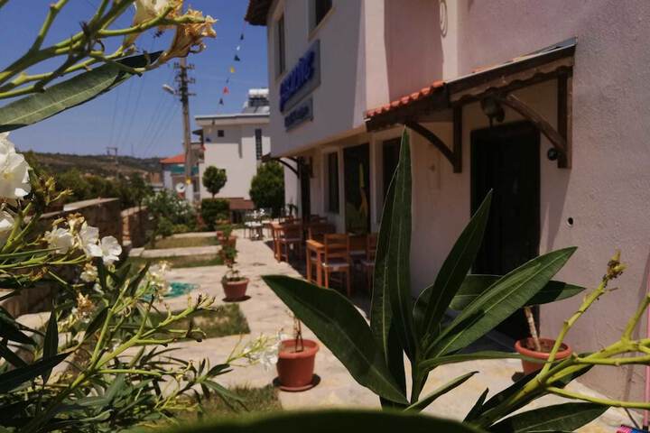 Hotel Exterior 13 of 14