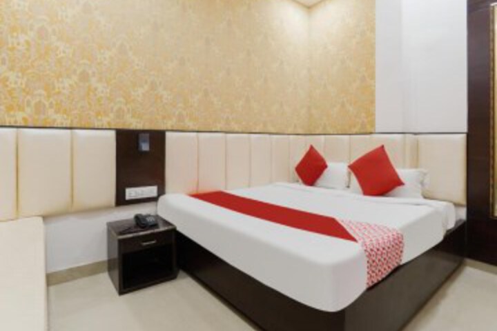 Adarsh Plaza by OYO Rooms
