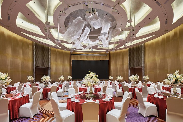 Ballroom/Hall 37 of 45