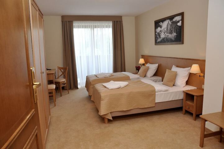 Room 6 of 67