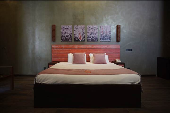 Room 19 of 80