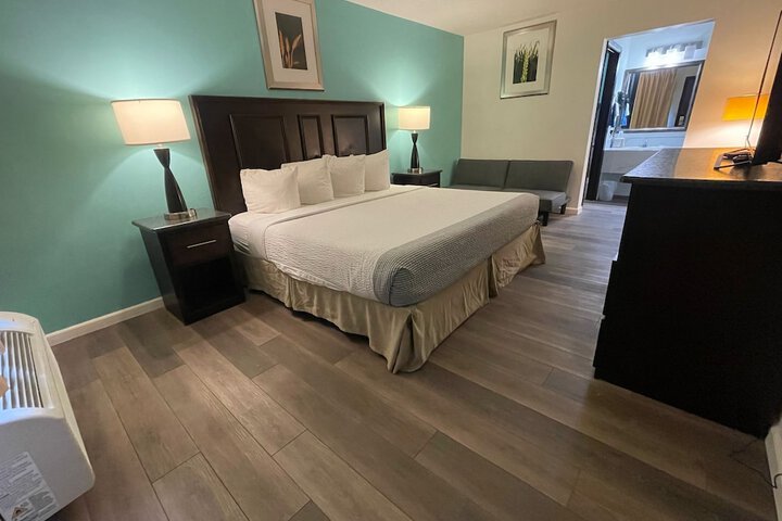 1 King Bed (7 of 14)