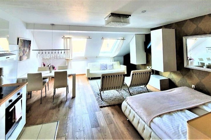 Room 8 of 19