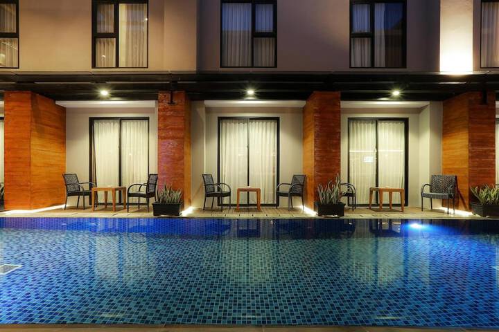 Hotel with Pool