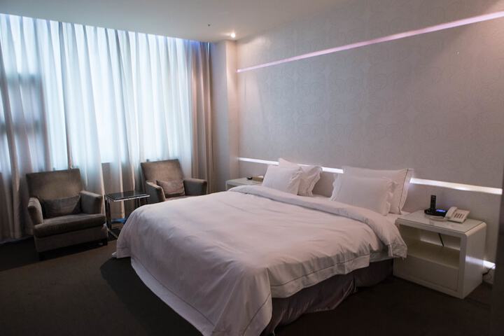 Room 3 of 81
