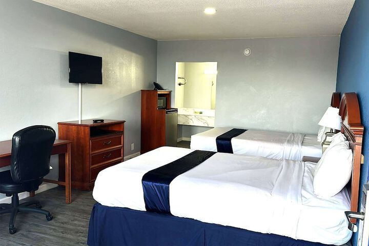 2 Double Beds (2 of 5)