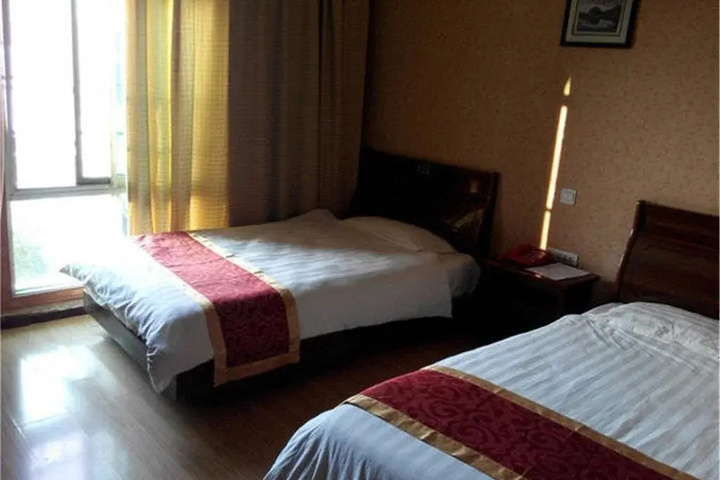 Room 10 of 12