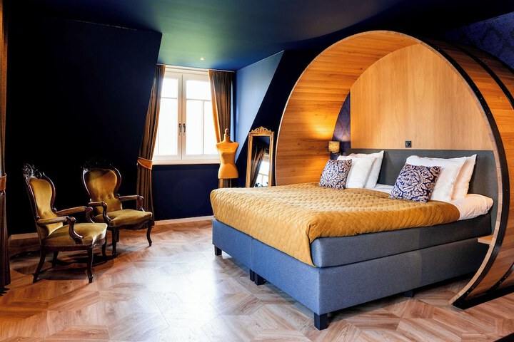 Room 27 of 74