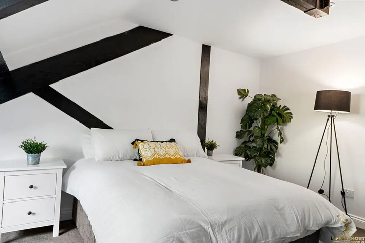Room 4 of 11