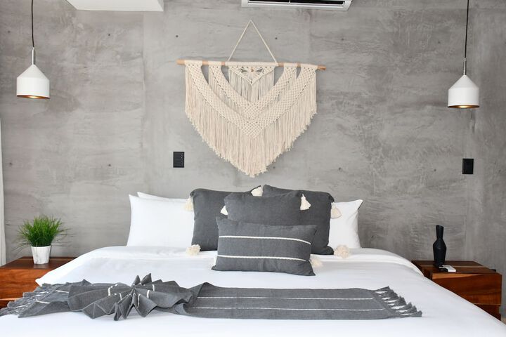 Room 13 of 35