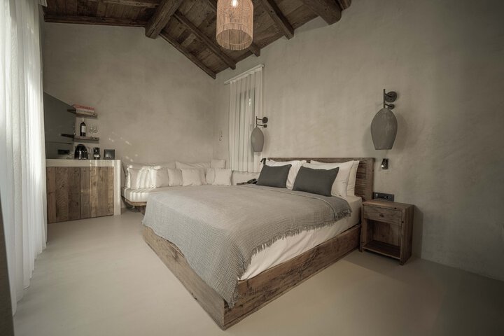 Room 5 of 84