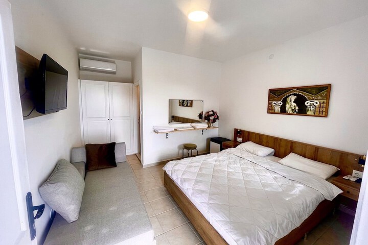 Room 11 of 40