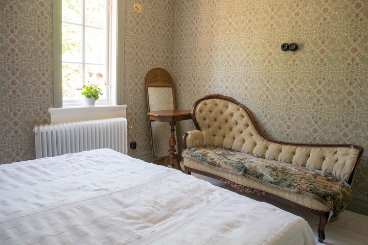 Room 9 of 69