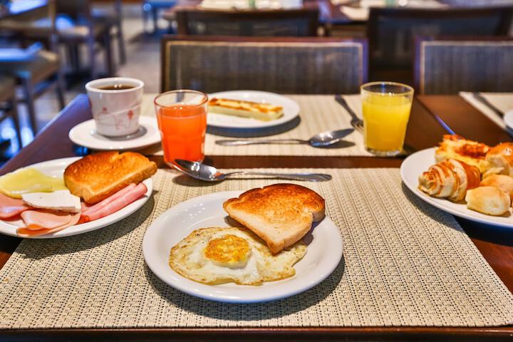 Breakfast/Coffee Service 65 of 130