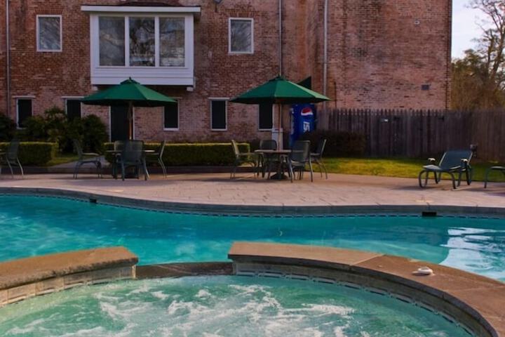Hotel Pool